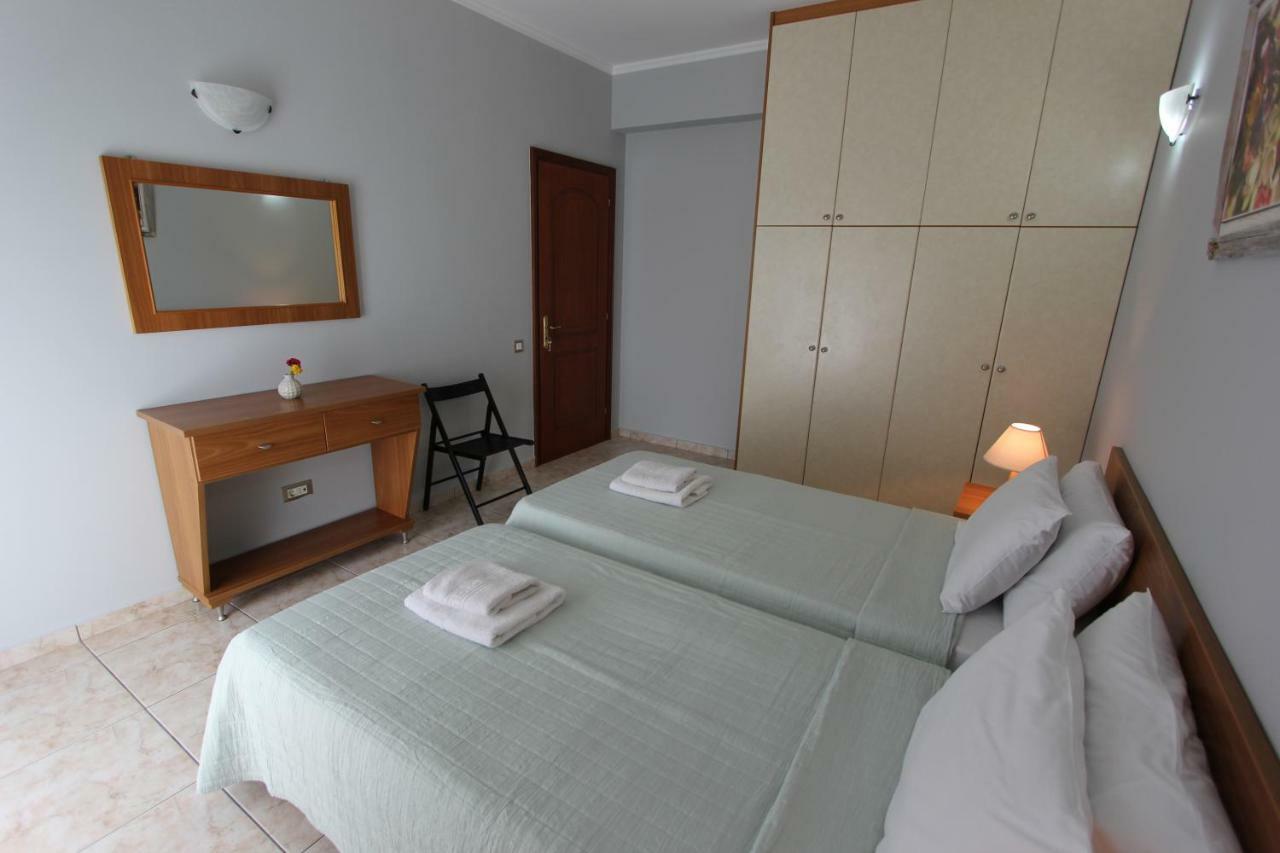 Tosis Apartments Свороната Екстериор снимка