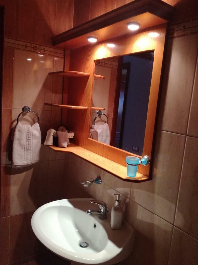 Tosis Apartments Свороната Екстериор снимка