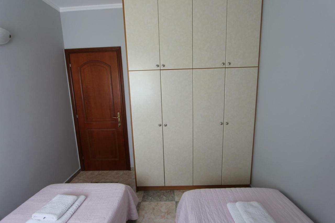 Tosis Apartments Свороната Екстериор снимка